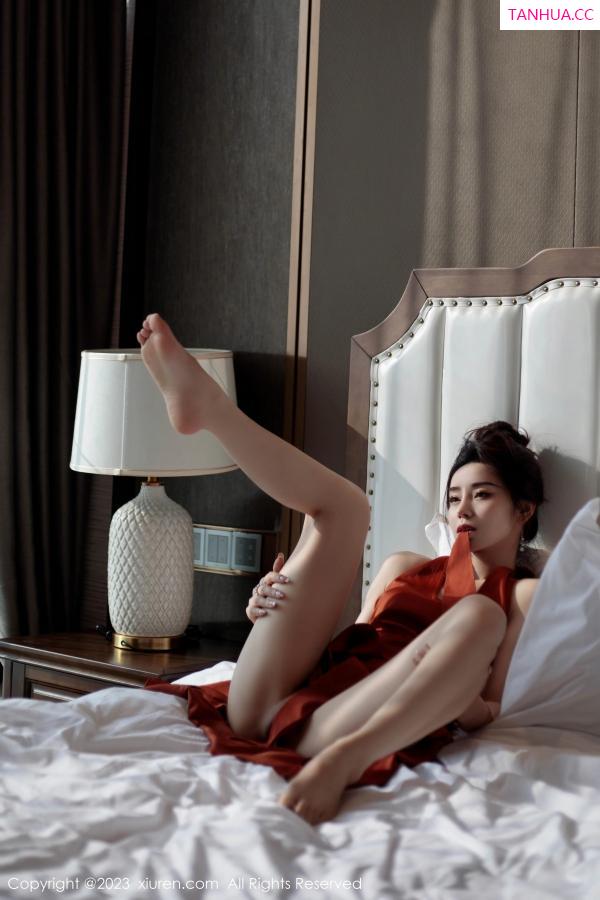   [XiuRen]高清写真图 2023.06.06 No.6861 苏曼兮 新人美腿第18张图片